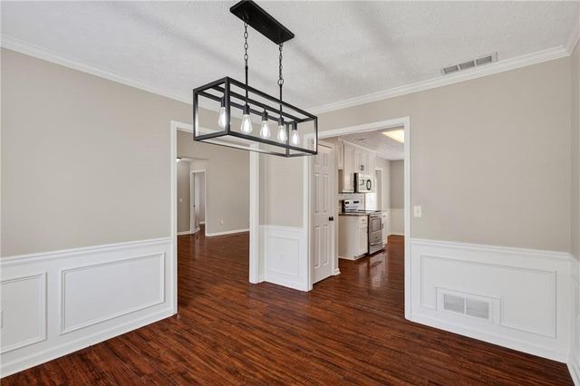 716 Manor Ridge Drive, Loganville, GA 30052