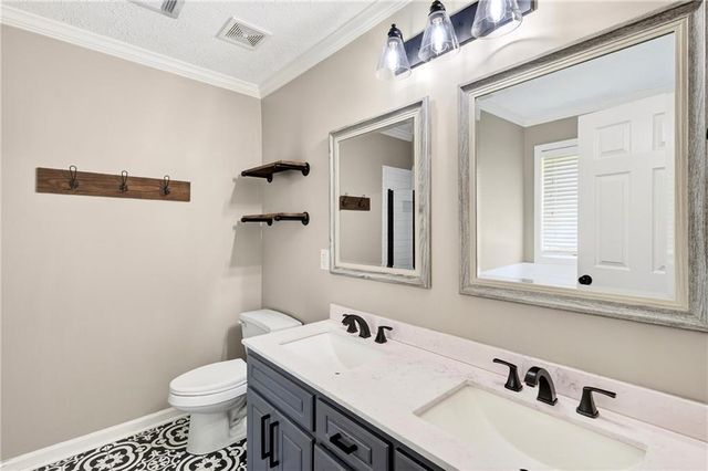 716 Manor Ridge Drive, Loganville, GA 30052