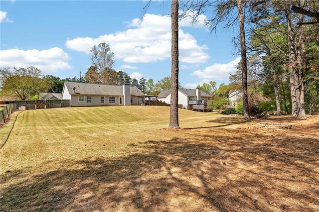 716 Manor Ridge Drive, Loganville, GA 30052