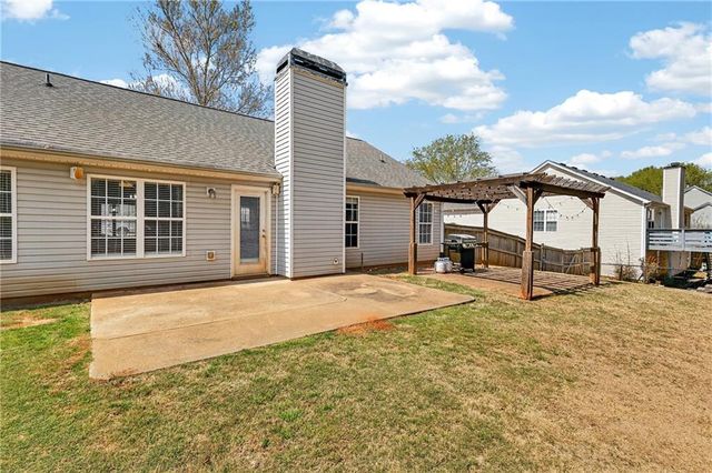 716 Manor Ridge Drive, Loganville, GA 30052