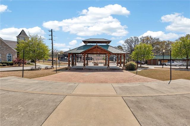 716 Manor Ridge Drive, Loganville, GA 30052