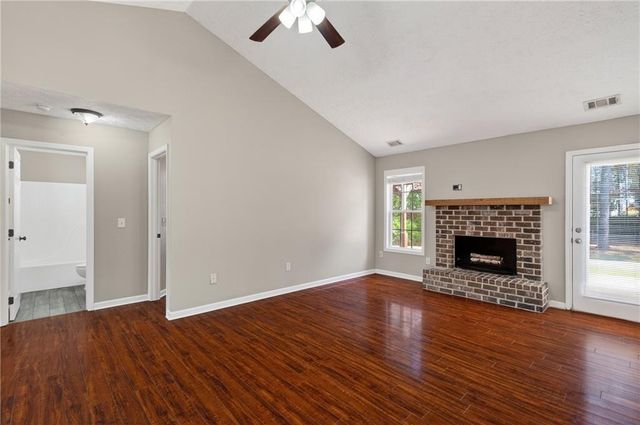 716 Manor Ridge Drive, Loganville, GA 30052