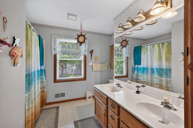 2230 Woodbridge Way, Woodbury, MN 55125