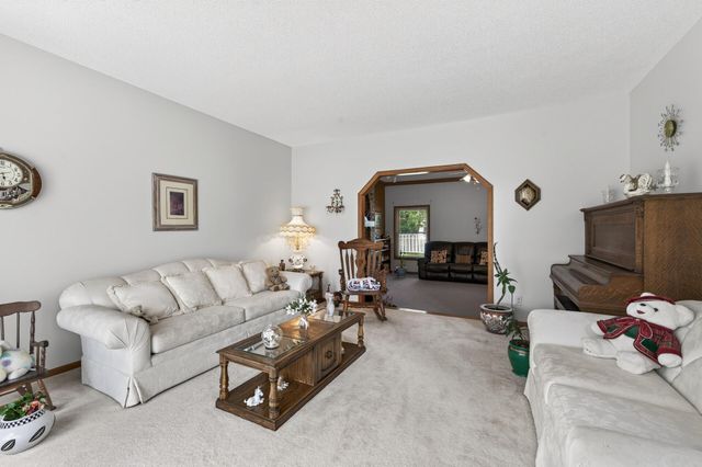 2230 Woodbridge Way, Woodbury, MN 55125