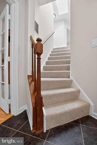 306 LOUNSBURY CT NE, Leesburg, VA 20176