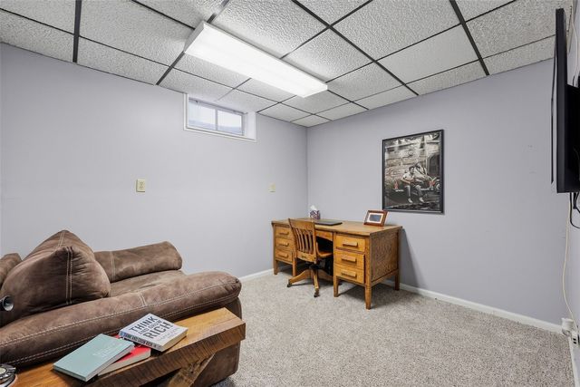 3150 7th St, Marion, IA 52302