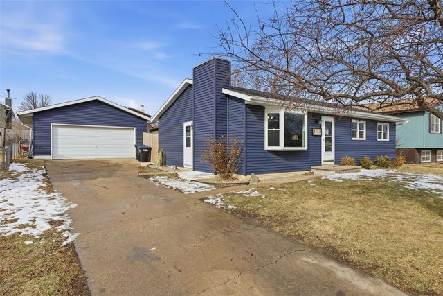 3150 7th St, Marion, IA 52302