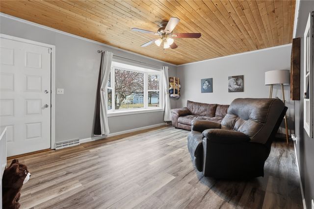 3150 7th St, Marion, IA 52302