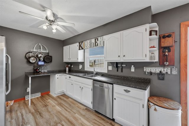 3150 7th St, Marion, IA 52302