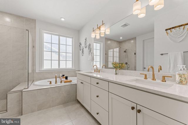 132 TRIANGLE CT, Winchester, VA 22602