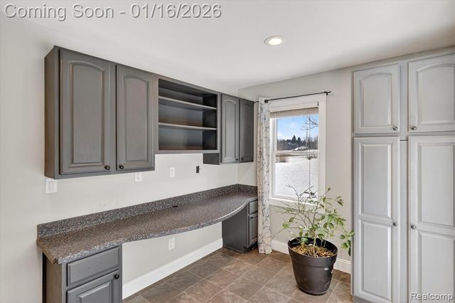 10086 Oakhill Road, Holly, MI 48442