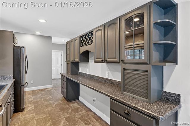 10086 Oakhill Road, Holly, MI 48442