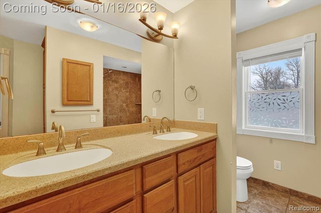 10086 Oakhill Road, Holly, MI 48442