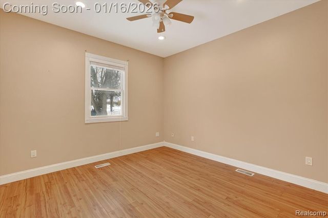 10086 Oakhill Road, Holly, MI 48442