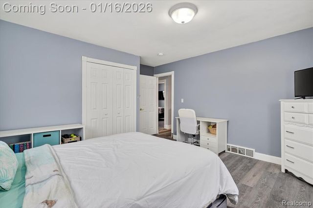 10086 Oakhill Road, Holly, MI 48442