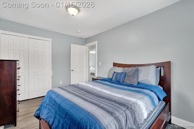 10086 Oakhill Road, Holly, MI 48442