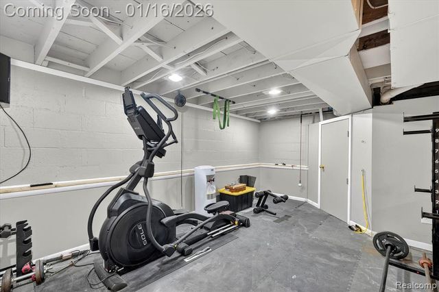 10086 Oakhill Road, Holly, MI 48442