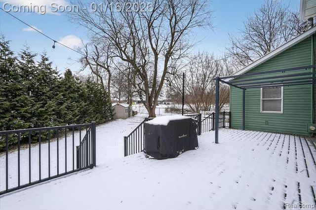 10086 Oakhill Road, Holly, MI 48442