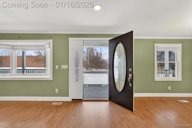 10086 Oakhill Road, Holly, MI 48442