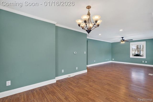 10086 Oakhill Road, Holly, MI 48442