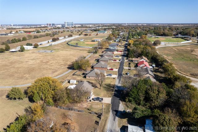 462 Allen, Calera, OK 74730