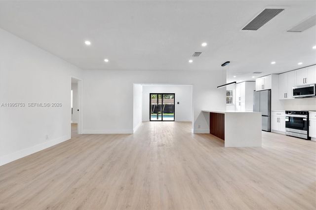 2704 Cleveland St, Hollywood, FL 33020