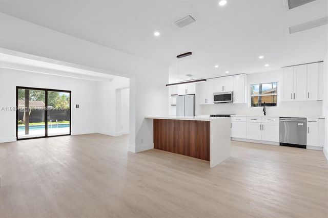 2704 Cleveland St, Hollywood, FL 33020