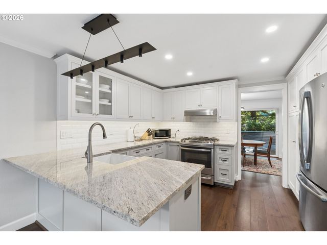 38 GREENRIDGE Ct, Lake Oswego, OR 97035
