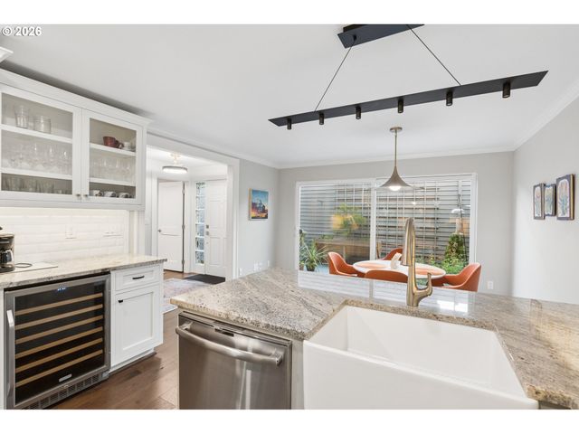 38 GREENRIDGE Ct, Lake Oswego, OR 97035