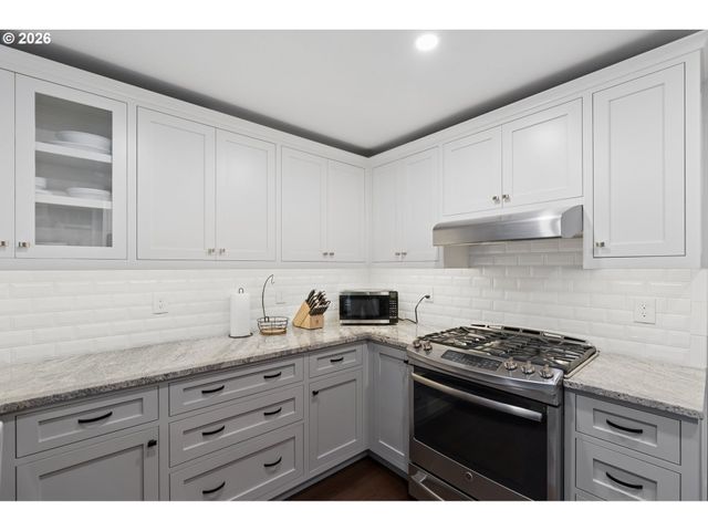 38 GREENRIDGE Ct, Lake Oswego, OR 97035