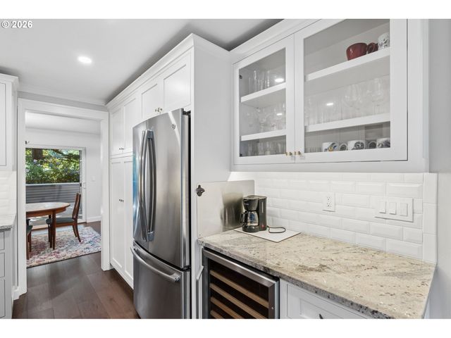 38 GREENRIDGE Ct, Lake Oswego, OR 97035
