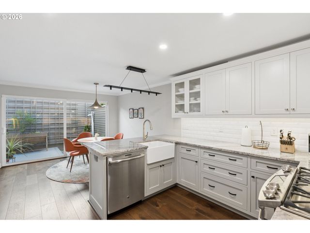38 GREENRIDGE Ct, Lake Oswego, OR 97035