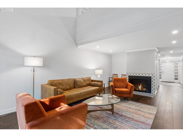 38 GREENRIDGE Ct, Lake Oswego, OR 97035