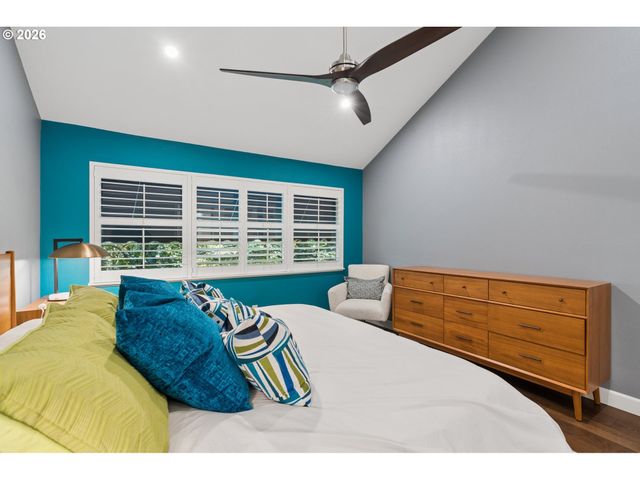 38 GREENRIDGE Ct, Lake Oswego, OR 97035