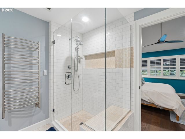 38 GREENRIDGE Ct, Lake Oswego, OR 97035