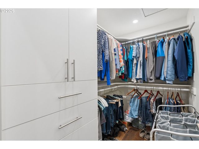 38 GREENRIDGE Ct, Lake Oswego, OR 97035