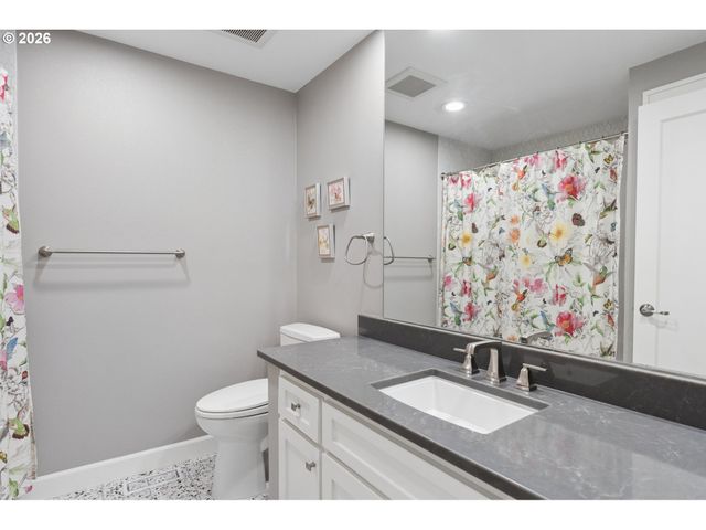 38 GREENRIDGE Ct, Lake Oswego, OR 97035