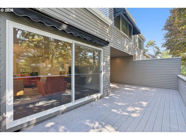 38 GREENRIDGE Ct, Lake Oswego, OR 97035