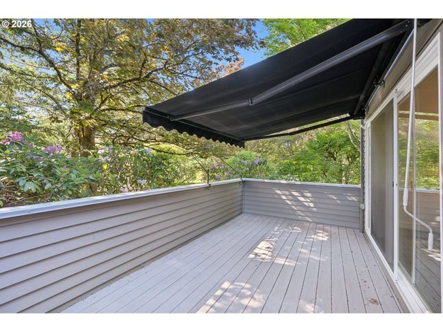 38 GREENRIDGE Ct, Lake Oswego, OR 97035