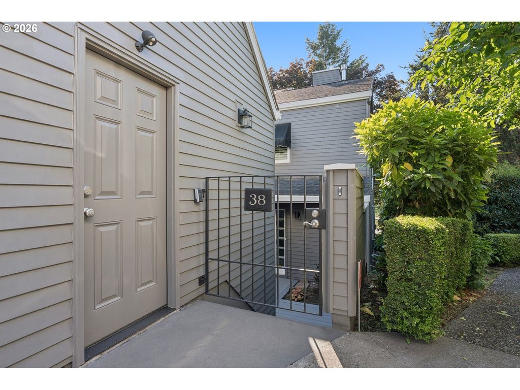 38 GREENRIDGE Ct, Lake Oswego, OR 97035