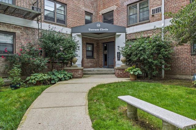 13 Terrace Circle 2B, Great Neck, NY 11021