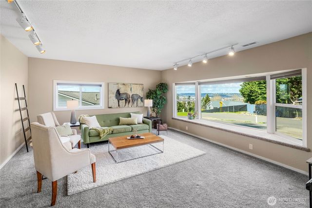 9537 S 213th Street, Kent, WA 98031