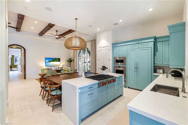 2904 Tiburon BLVD E, Naples, FL 34109