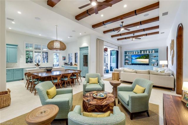 2904 Tiburon BLVD E, Naples, FL 34109