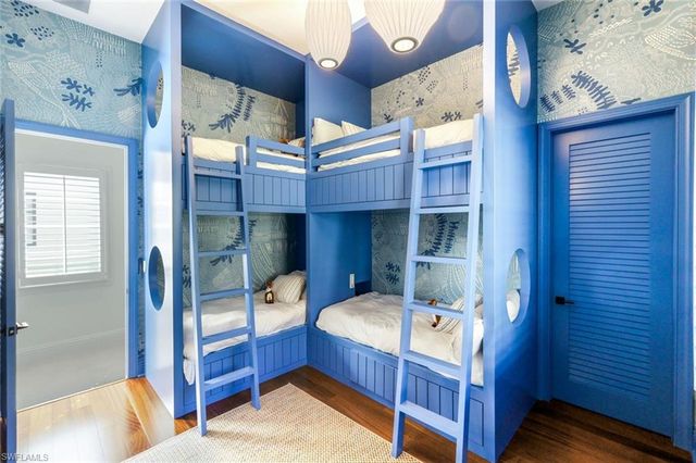 2904 Tiburon BLVD E, Naples, FL 34109