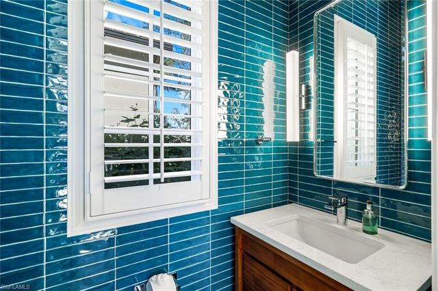 2904 Tiburon BLVD E, Naples, FL 34109