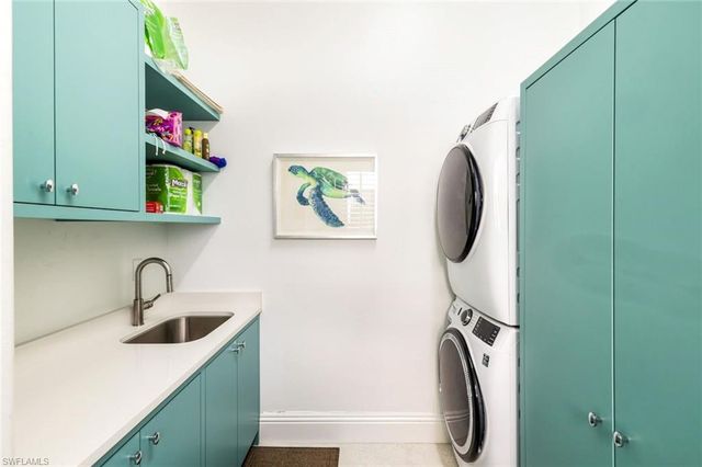 2904 Tiburon BLVD E, Naples, FL 34109