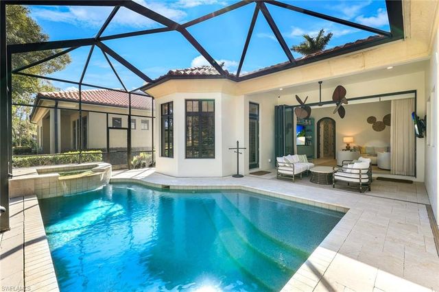 2904 Tiburon BLVD E, Naples, FL 34109