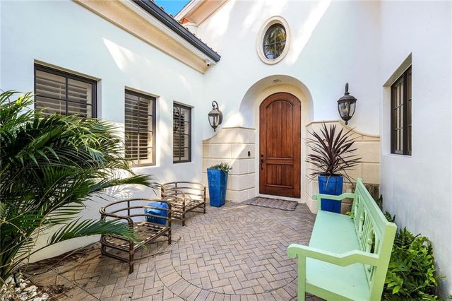 2904 Tiburon BLVD E, Naples, FL 34109