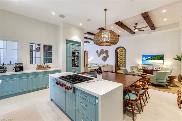 2904 Tiburon BLVD E, Naples, FL 34109